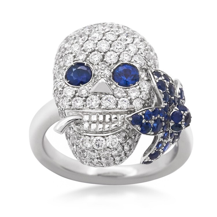 Side view of the Gucci Flora Lily Skull Ring, showcasing the elegant curve of the sapphire-paved lily's petals.