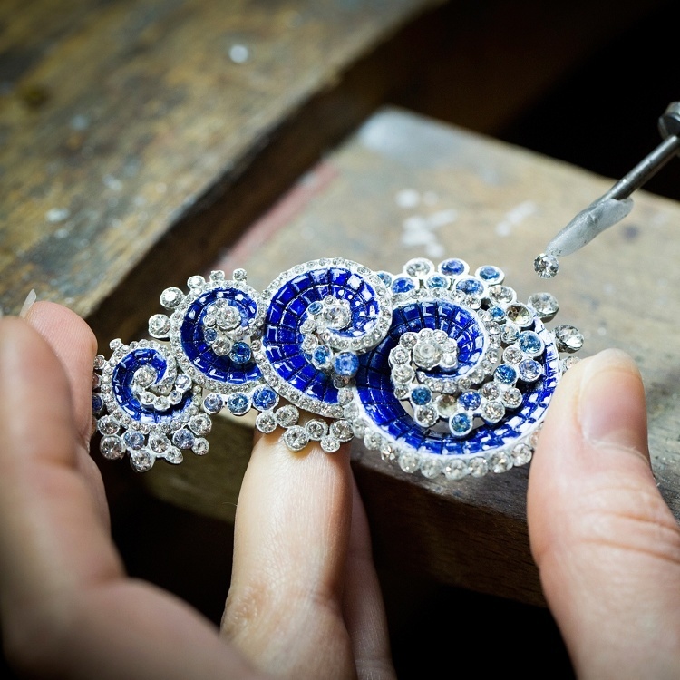 Van Cleef & Arpels Vagues Mystérieuses brooch featuring Paraiba tourmaline accents