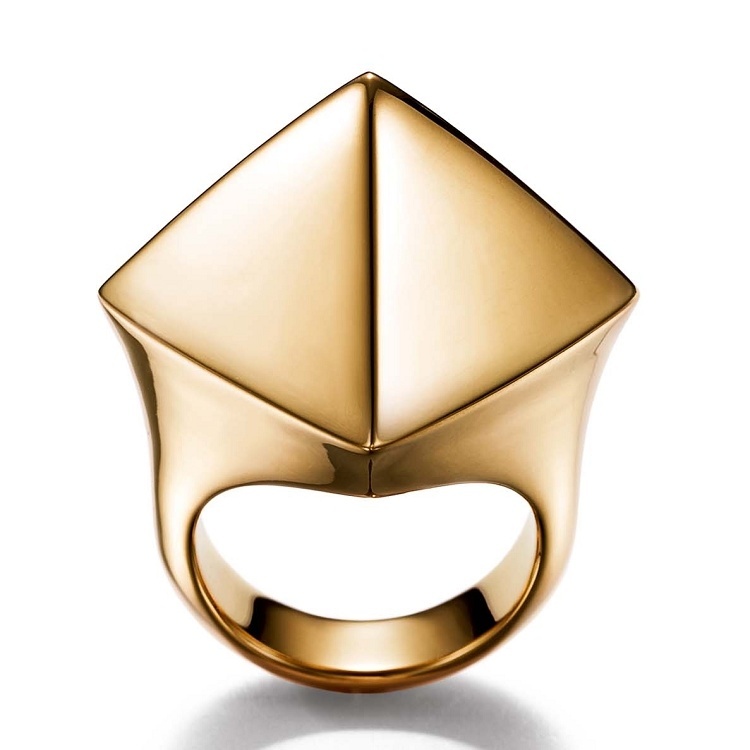 Side profile of a sculptural gold ring by Tiffany & Co.