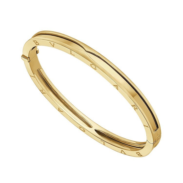 A Bulgari B.Zero1 Perfect Mistake Ring highlighting its spiral construction