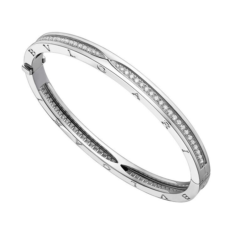 A Bulgari B.Zero1 Perfect Mistake Ring with its distinctive inscription