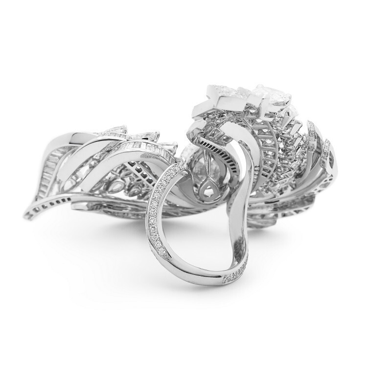 Detail shot of the different diamond cuts used in the De Beers Ascending Ring