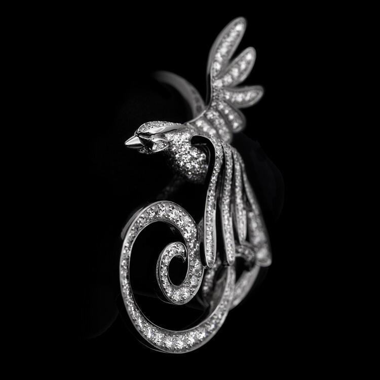Elegant display of the Van Cleef & Arpels Oiseaux de Paradis Ring, capturing its graceful form