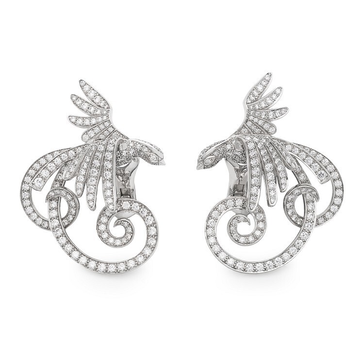 Alternative angle of the Van Cleef & Arpels Oiseaux de Paradis Ring, emphasizing the curved tail feathers