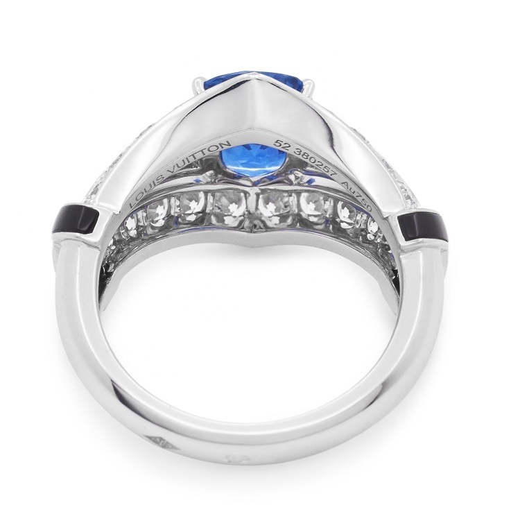 Top-down perspective of the Louis Vuitton Acte V Sapphire Ring, revealing the 'V' motif and brilliant-cut diamonds.