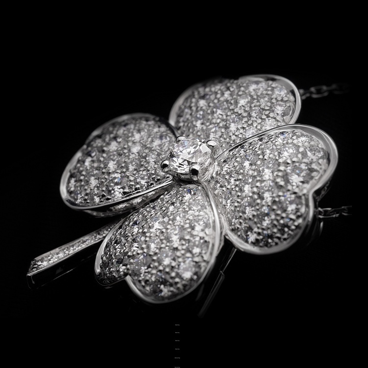 Reverse side of the Van Cleef & Arpels Cosmos pendant brooch, revealing the elegant platinum structure and the mechanism for conversion into a brooch.