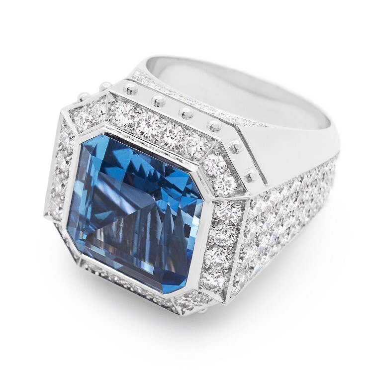 Angled view of the Louis Vuitton Emprise Diamant Ring, highlighting its sculptural form.