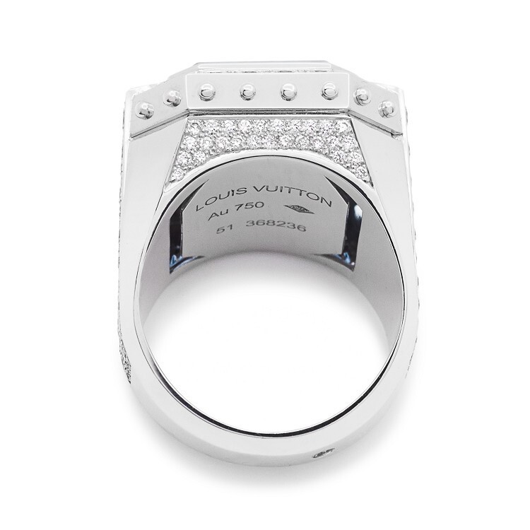 Studio shot of the Louis Vuitton Emprise Diamant Ring, emphasizing its brilliant sparkle.