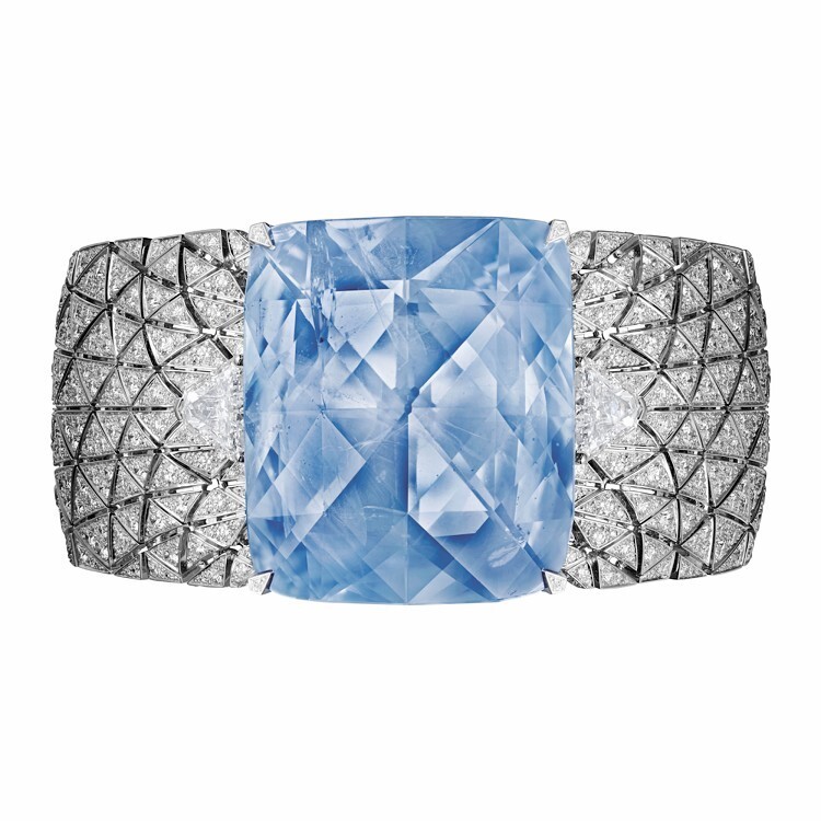 Detailed view of the Cartier Étourdissant Romanov Bracelet showcasing the intricate platinum setting.