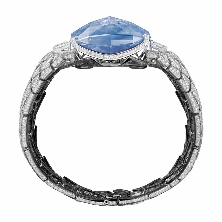 Side profile of the Cartier Étourdissant Romanov Bracelet highlighting the rose-cut sapphire.