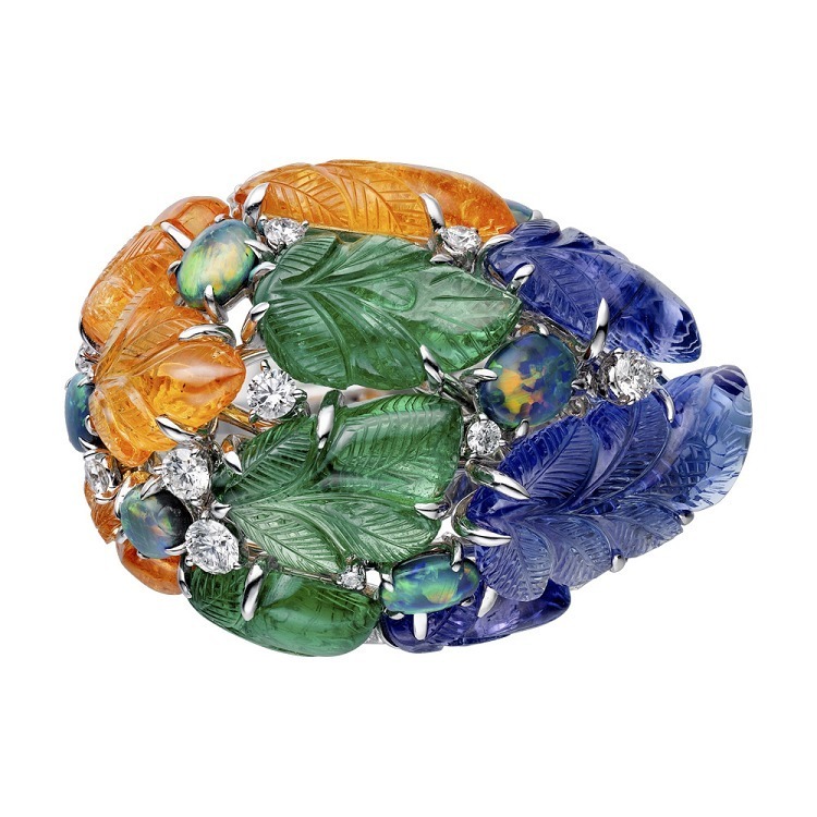 Detailed view of the Cartier Étourdissant Pushkar Ring's intricate white gold setting and gemstone arrangement