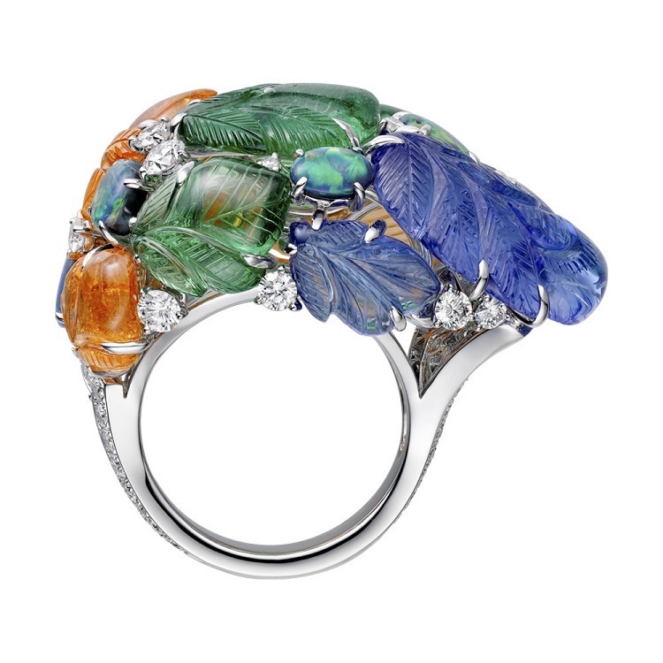 Close-up side view of Cartier Étourdissant Pushkar Ring showcasing leaf-carved gemstones and black opals