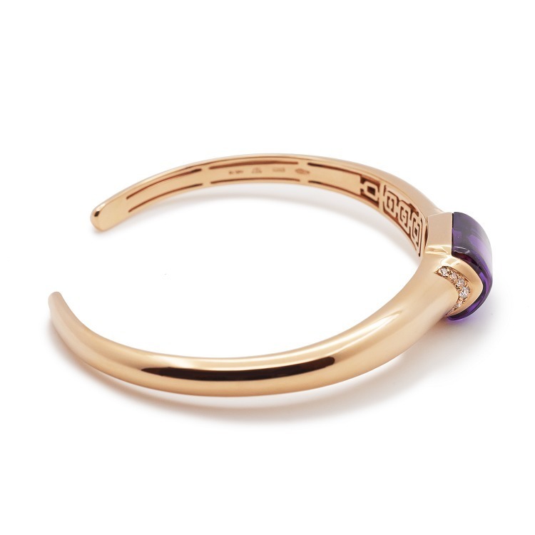 Detail of the inner hollow pattern on Bulgari MVSA Amethyst Bracelet