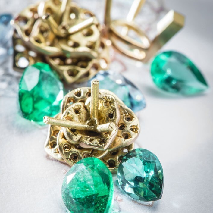 Detailed view of Piaget Mediterranean Garden earrings featuring a pear-shaped emerald and brilliant-cut diamonds