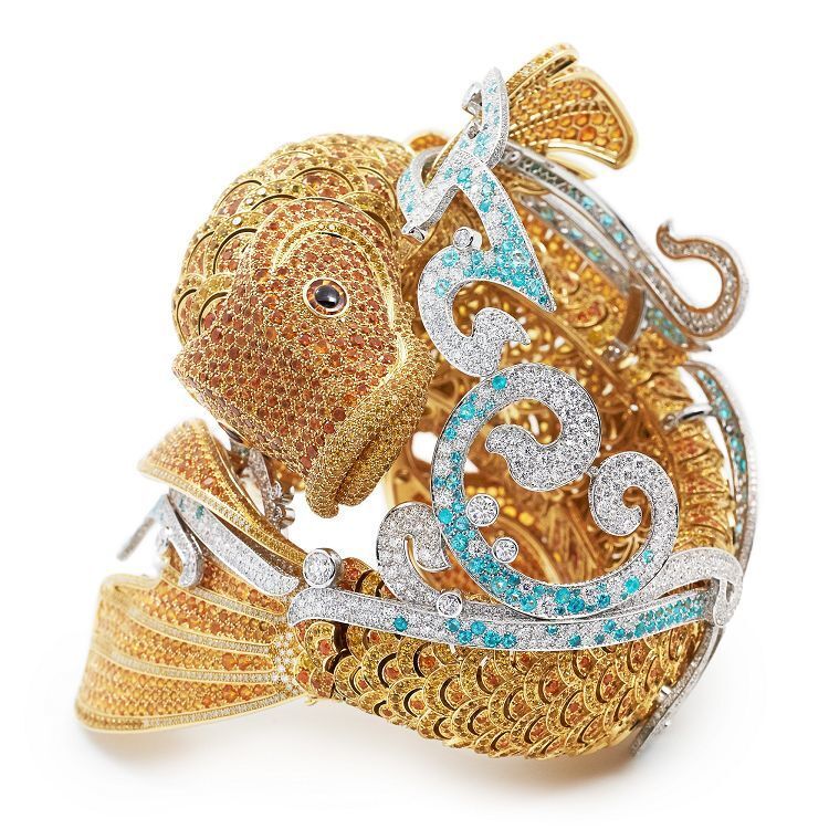 Profile shot of the Van Cleef & Arpels Carpe Koï bracelet watch, showcasing its three-dimensional form and the brilliant sparkle of its gemstone embellishments.