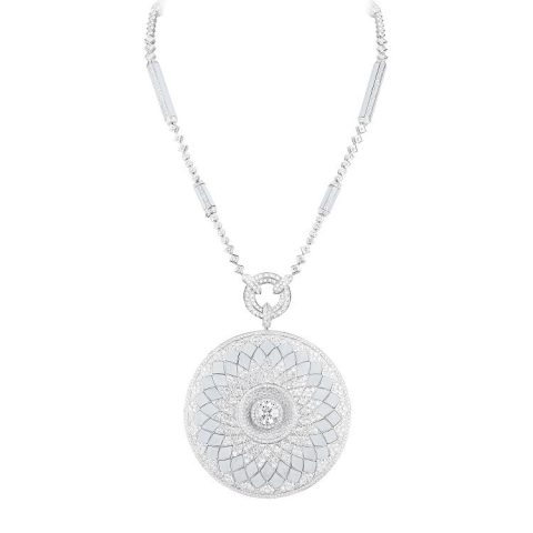 Boucheron L'Anneau d'Or Rostov pendant necklace