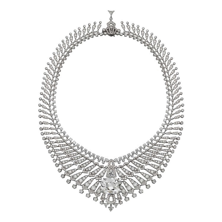 Stunning close-up of the Cartier Étourdissant High Jewelry necklace featuring a large cushion-cut diamond