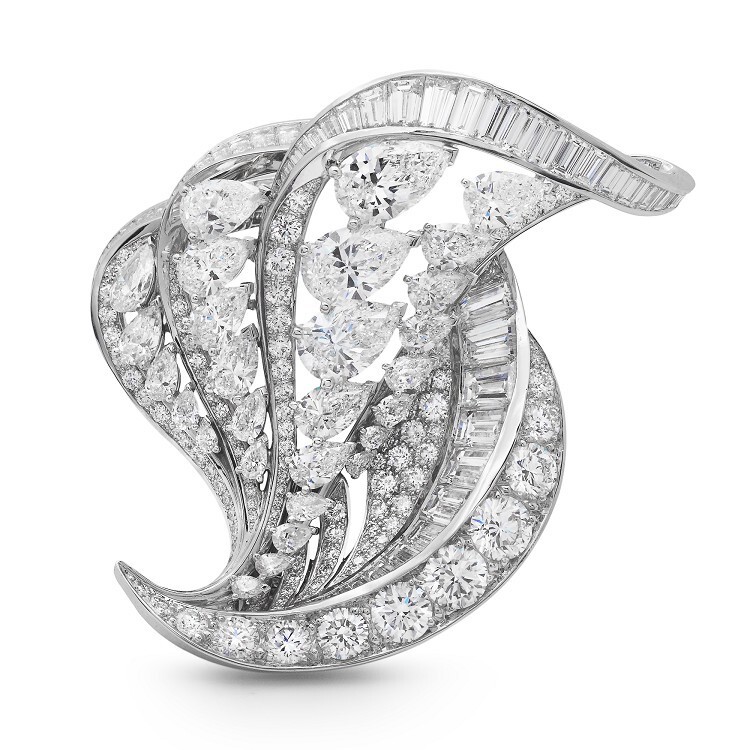 De Beers Imaginary Nature diamond brooch, a high jewelry platinum piece inspired by a bird in flight.