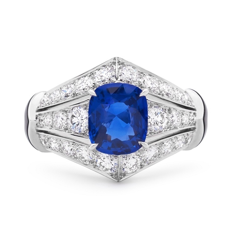 Louis Vuitton Acte V The Escape Series Ring, close-up of cushion-cut sapphire and diamond setting.