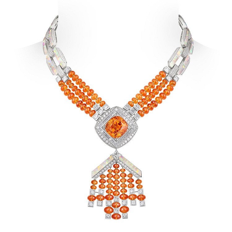 Louis Vuitton Chain Attraction high jewelry necklace on display