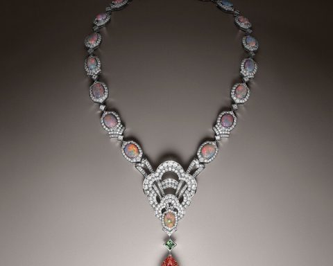 Louis Vuitton Louis Vuitton Conquêtes white gold pendant necklace